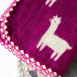 [P-636] Cobija Llamas Fucsia